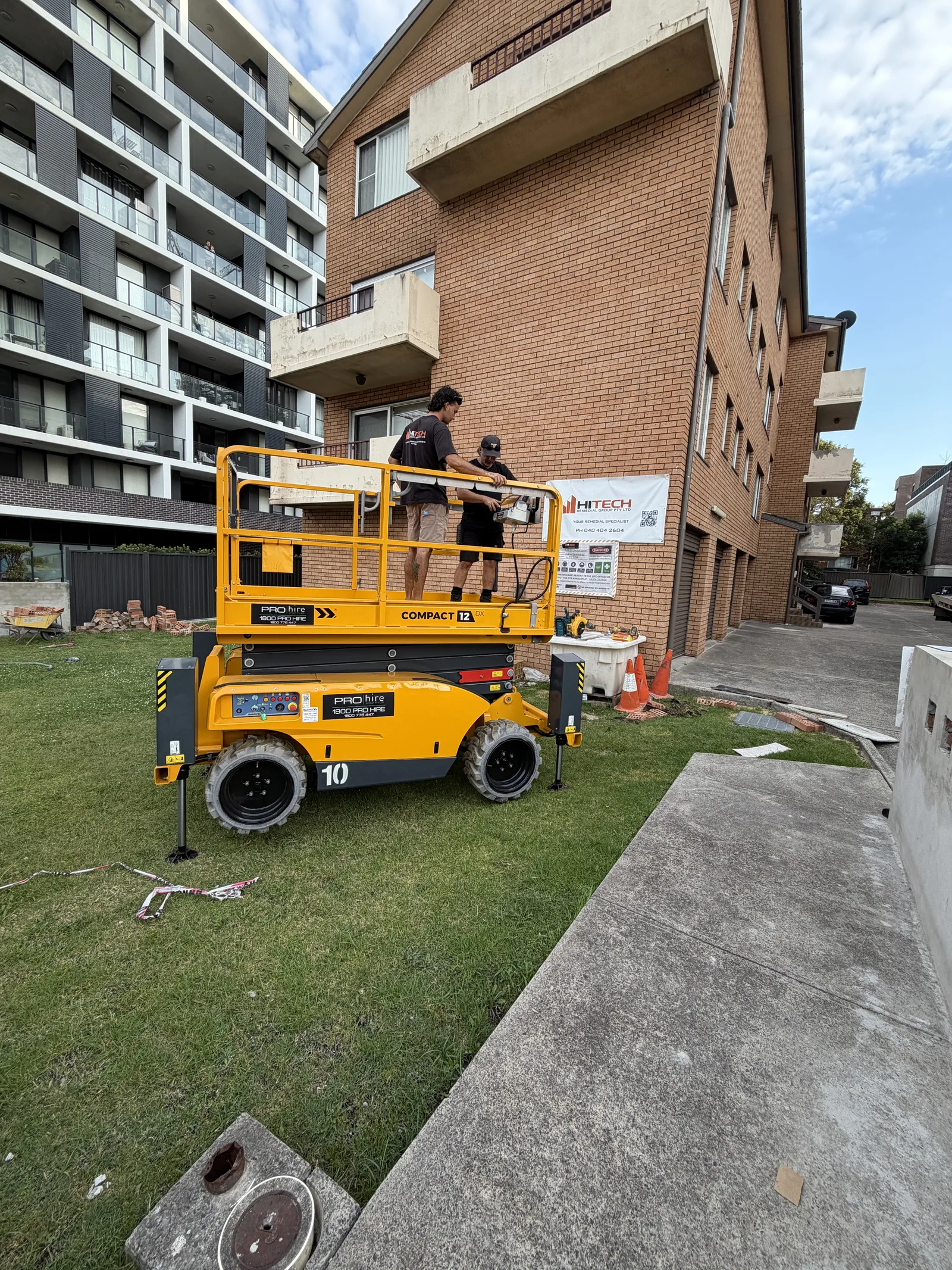 Access equipment and the building façade